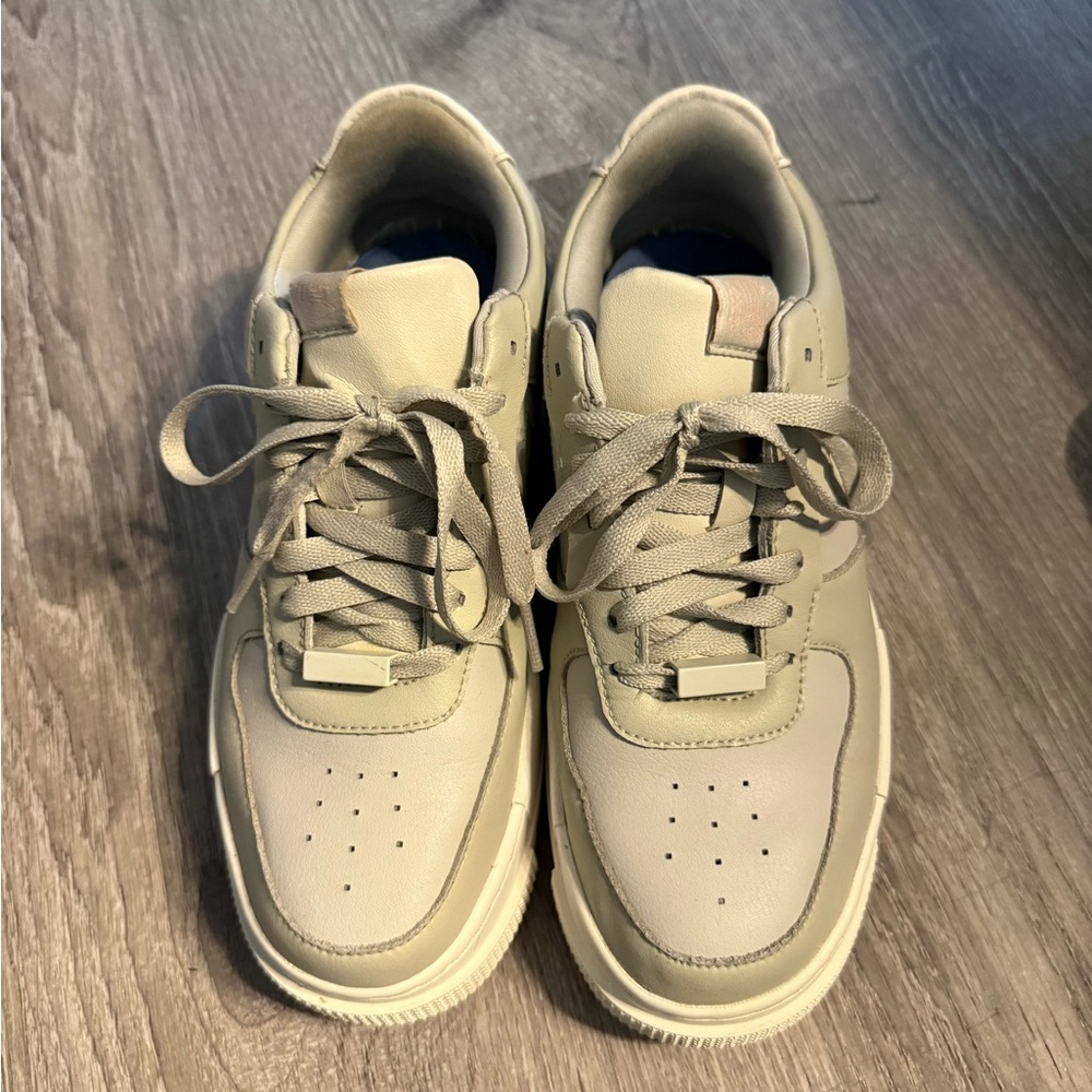 Women’s size 8.5 Nike af1 Air Force one Sneakers light olive green​ - Picture 2 of 7